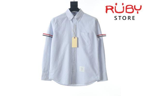Áo sơ mi Thom Browne màu xanh với 3 sọc thời trang
