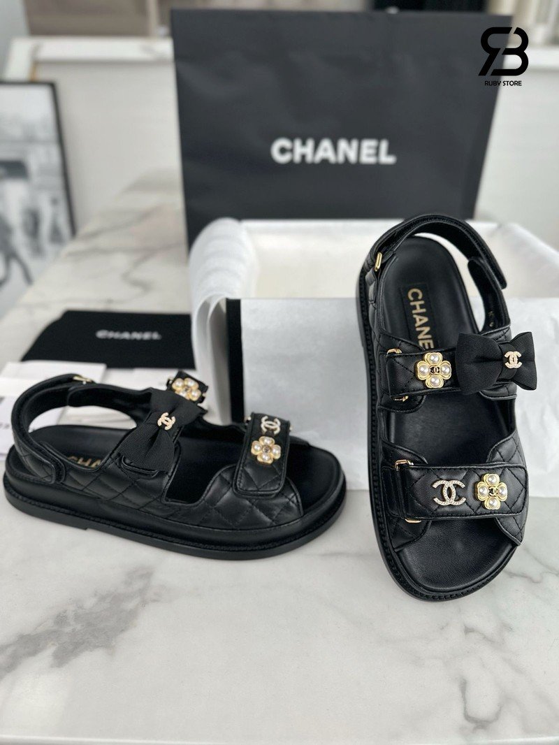 Dép Chanel 24C Dad Sandal with Pearls CC Bow Black Lambskin chính hãng