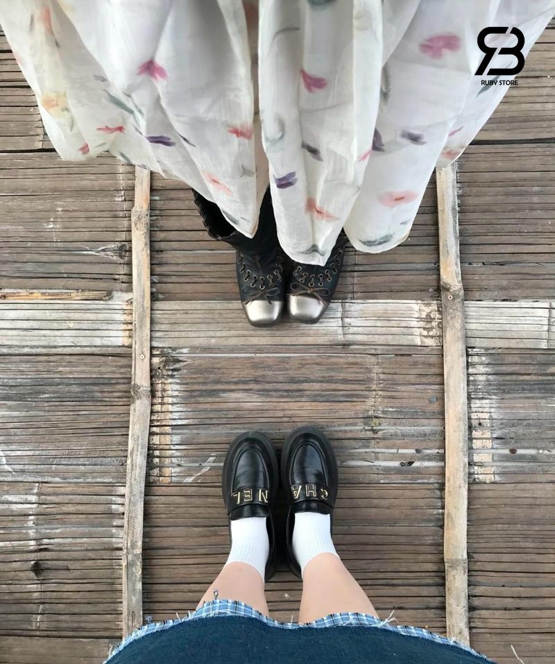 Giày Chanel 24B Logo Loafer Platform Black Calfskin - Sản phẩm hàng hiệu cao cấp