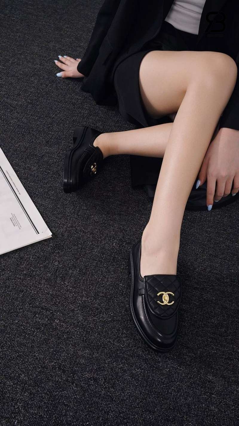 Giày Chanel 24P CC Turn Lock Loafer Black Lambskin Best Pháp, thiết kế sang trọng