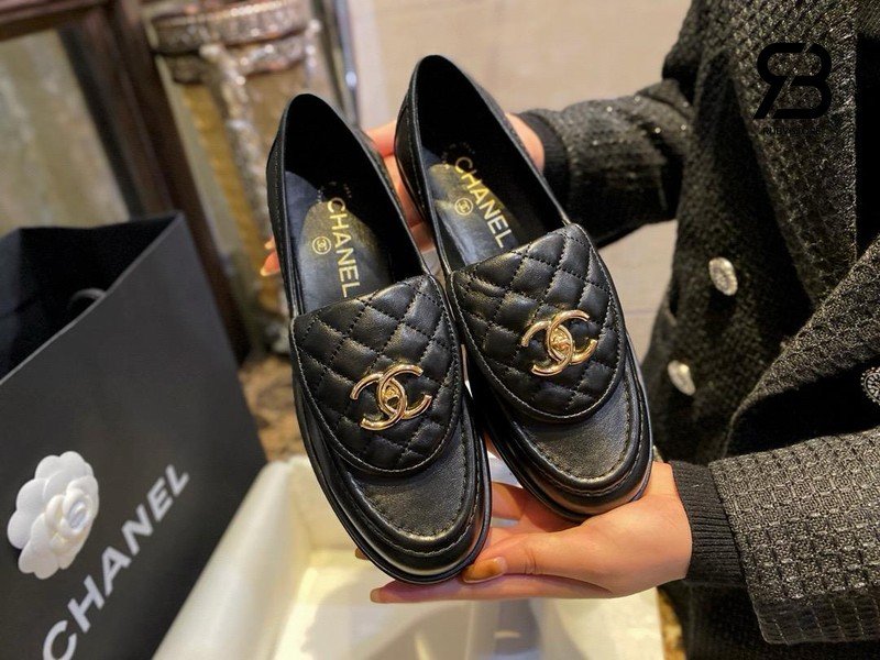 Giày Chanel 24P CC Turn Lock Loafer Black Lambskin chất lượng cao