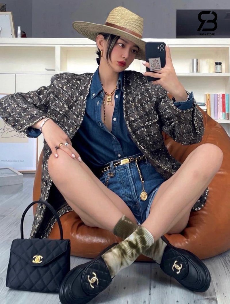 Giày Chanel 24P CC Turn Lock Loafer Black Lambskin Best Pháp