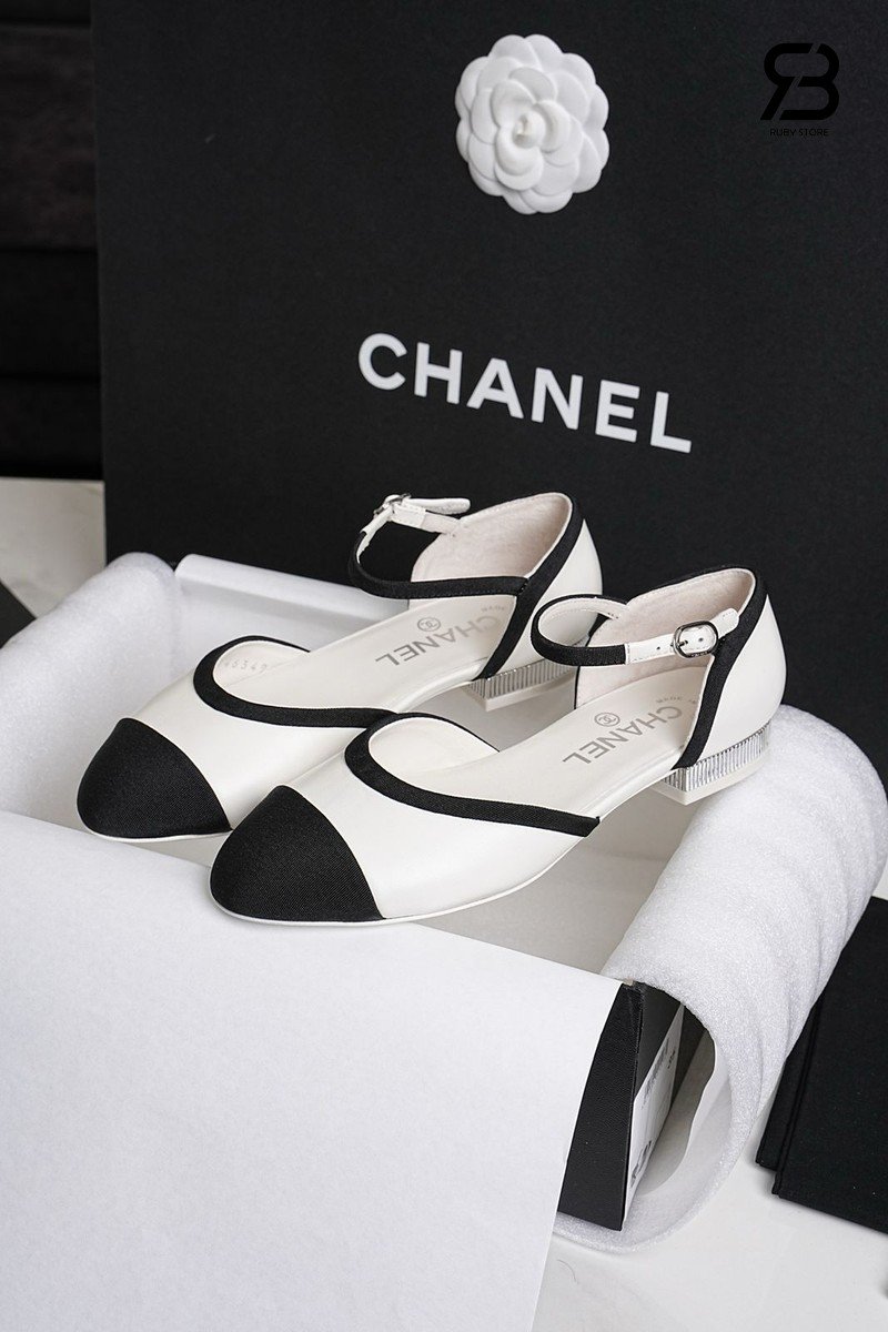 Giày Chanel 25A Slingback Flats White Lambskin Black Grosgrain góc nghiêng chi tiết