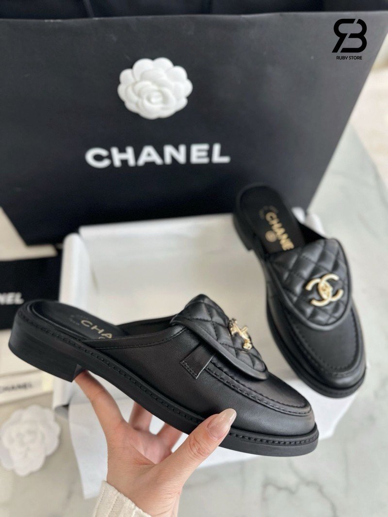 Giày Chanel 25C CC Turn Lock Mule Loafer Black Lambskin sang trọng