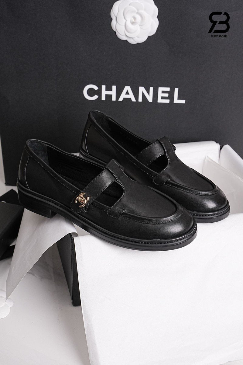 Giày Chanel 25P CC Turn Lock Loafer Black Calfskin chi tiết góc nghiêng