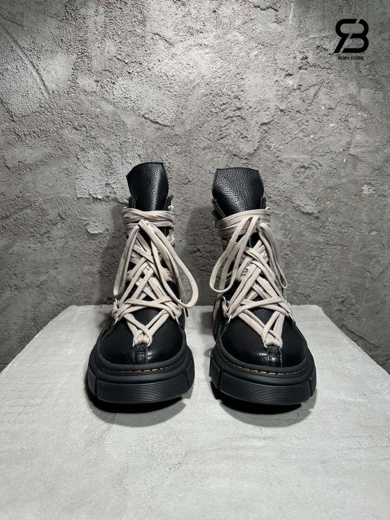 Giày Rick Owens x Dr. Martens 1460 Dmxl Megalace Boot Black với chi tiết logo sang trọng