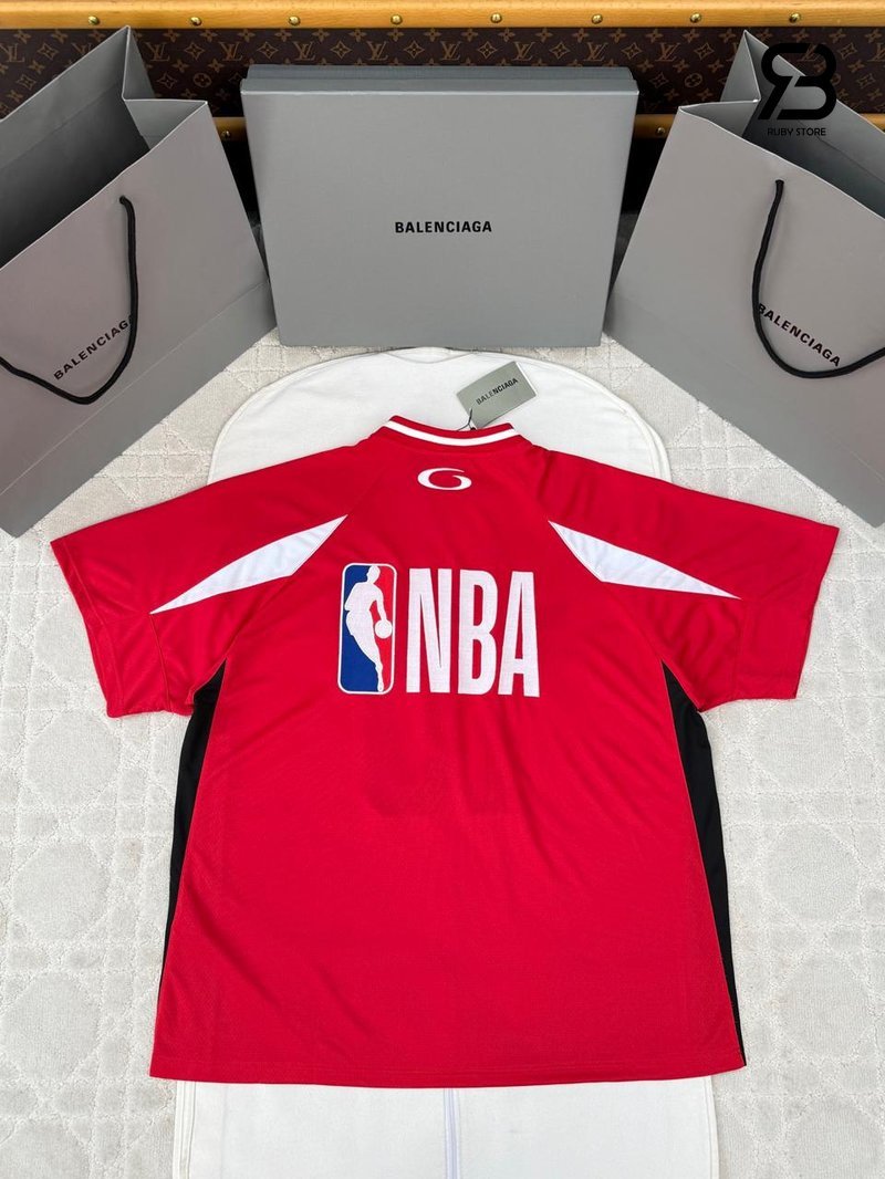 Quần Áo Balenciaga x NBA Oversized T-shirt Red Best Quality góc nghiêng chi tiết