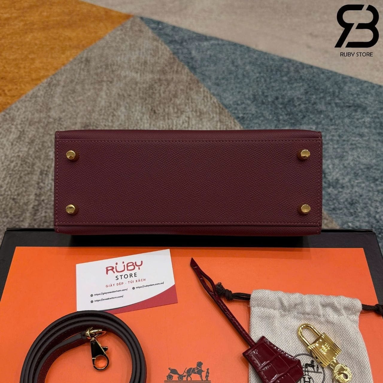 Túi Hermes Kelly 25 Touch Shiny Crocodile In Rouge H với phần cứng vàng, chất lượng tốt nhất.