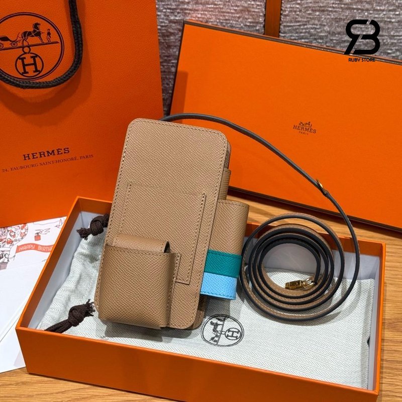 Túi Hermèsway Phone Case Chai Epsom GHW từ góc nghiêng chi tiết