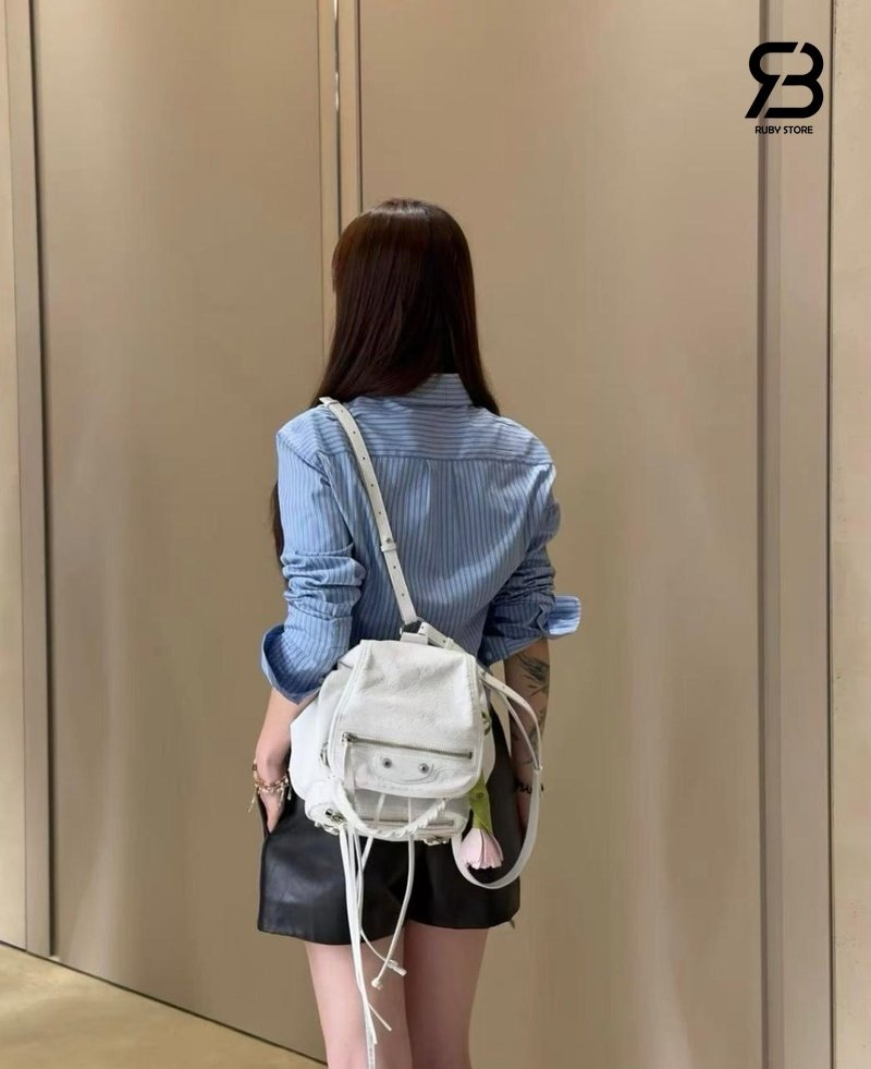 Balo Balenciaga Le City Backpack Mini màu trắng, chất liệu da cừu cao cấp.