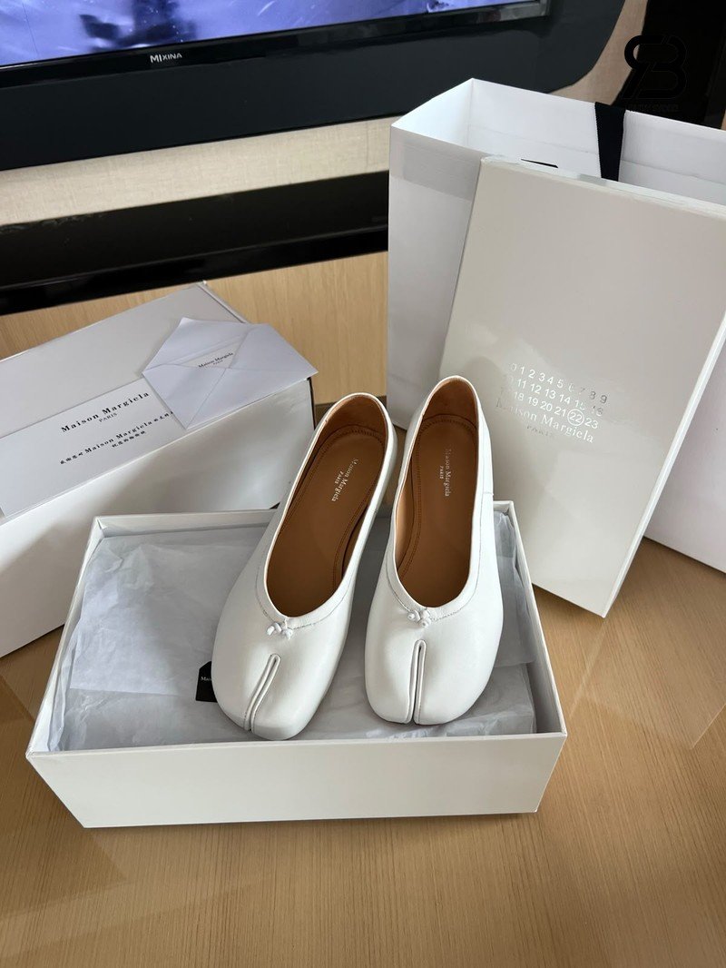 Giày Maison Margiela White Tabi Ballerina bằng da bê cao cấp