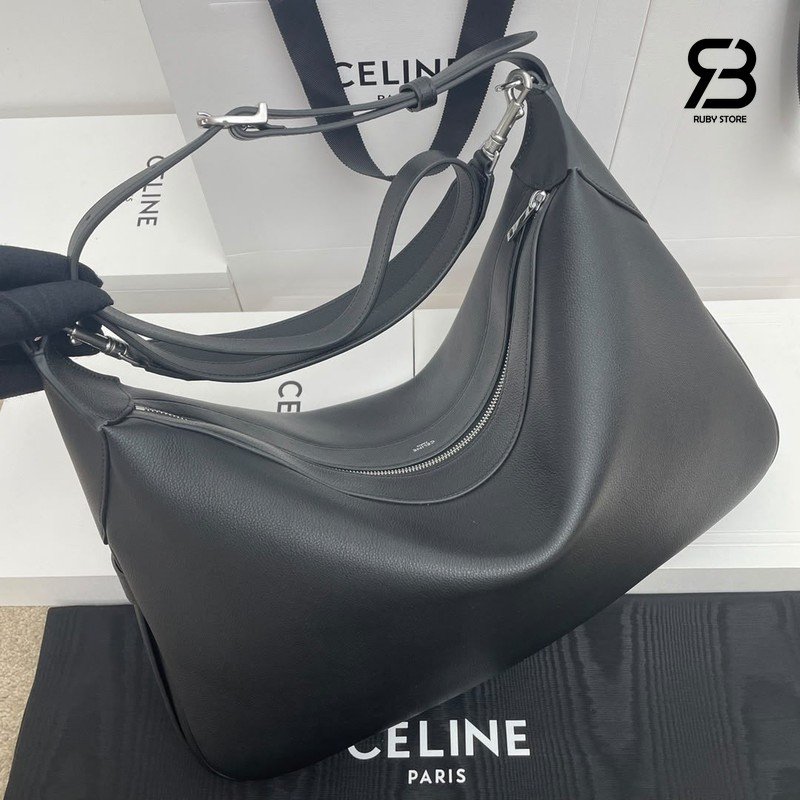 Túi Celine Large Romy in Black Supple Grained Calfskin với chi tiết logo khóa sang trọng