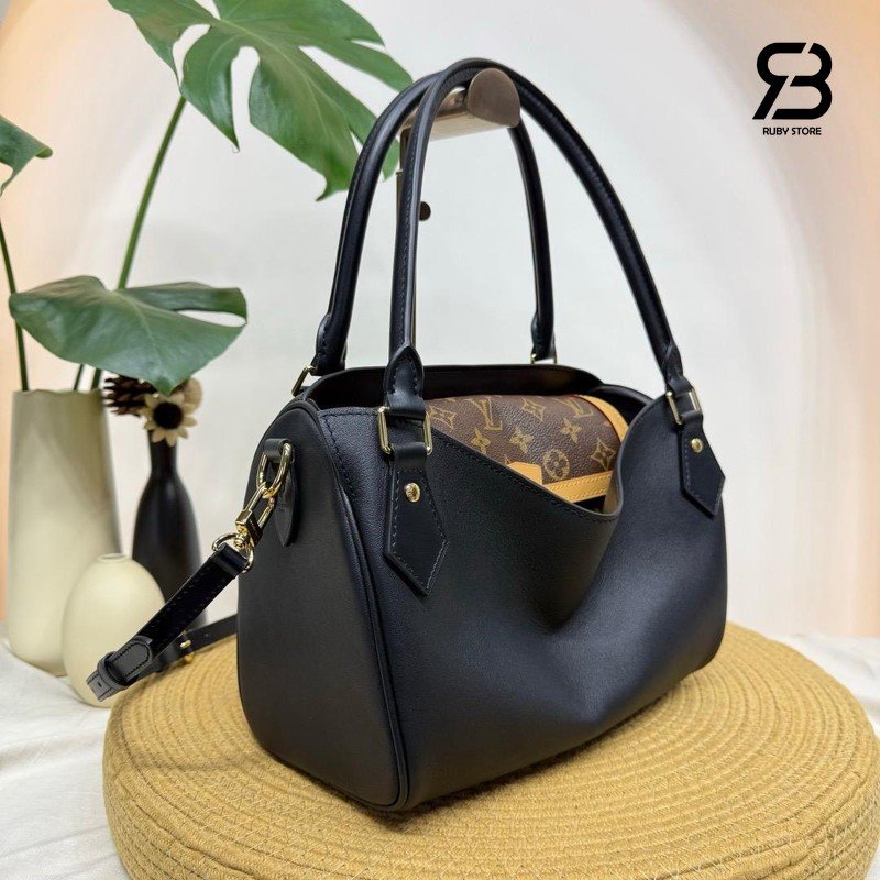 Túi LV Speedpocket Bag M3A221 Monogram Black với chi tiết logo tinh tế