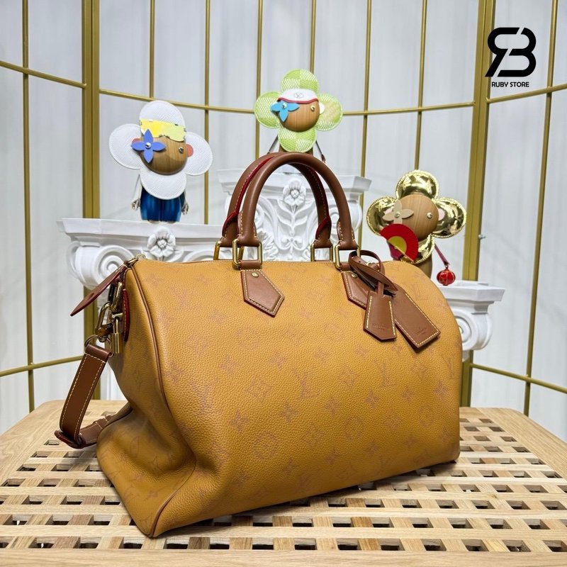 Túi LV Speedy P9 Bandoulière 40 Light Brown Calfskin với chi tiết logo sang trọng