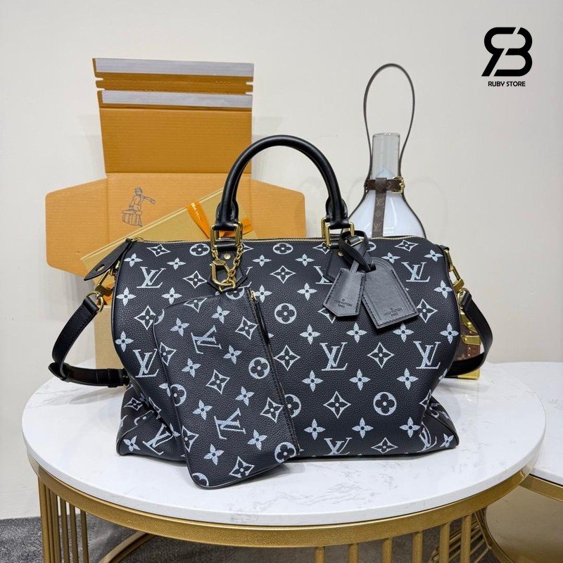 Túi LV Speedy P9 Bandoulière 40 M2A709 Monogram Firefly Calfskin góc nghiêng chi tiết