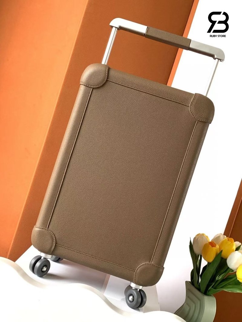 Vali R.M.S Cabin suitcase Etoupe Grey Taurillon Leather chi tiết góc nghiêng